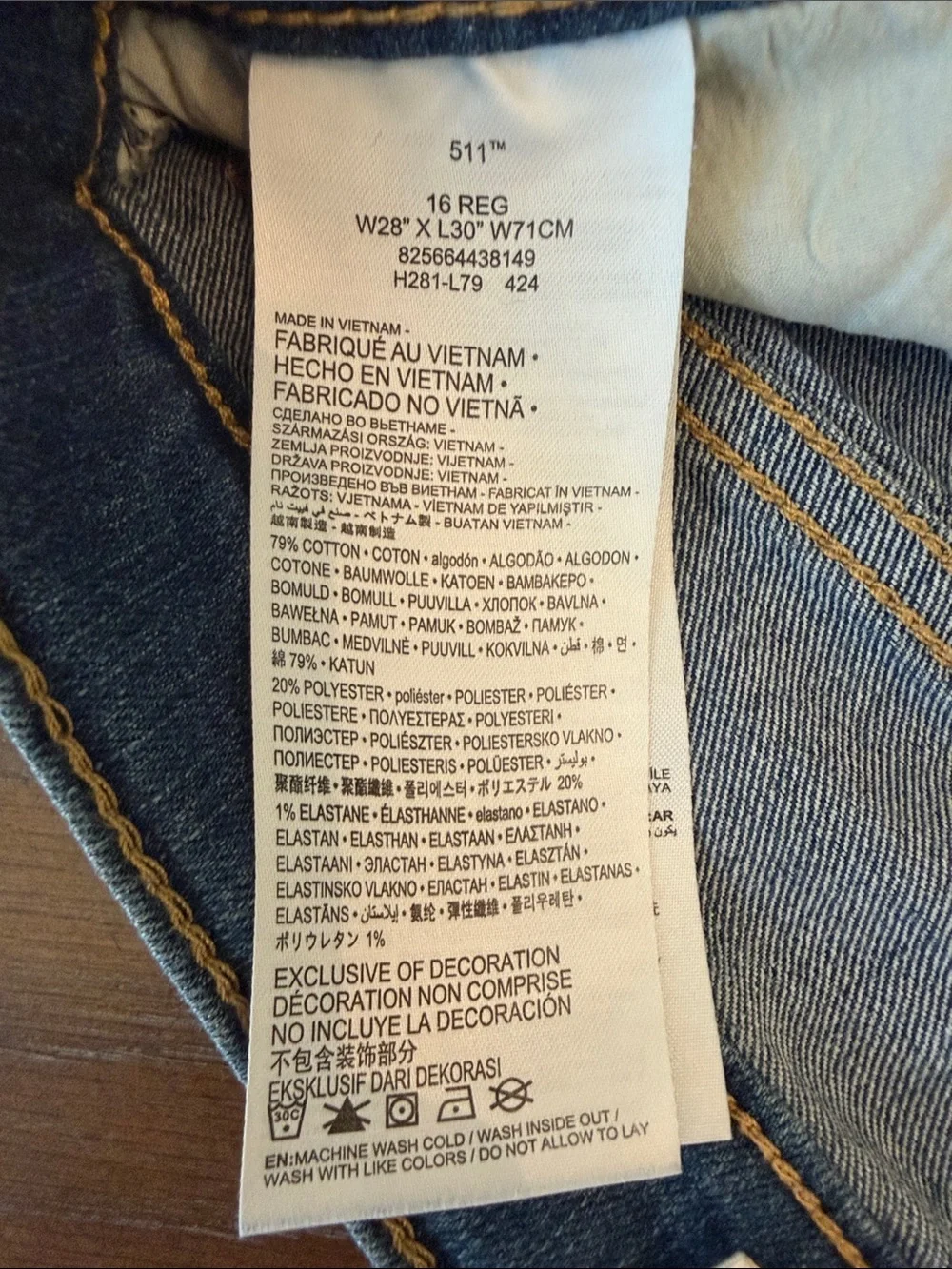 Levis slim straight